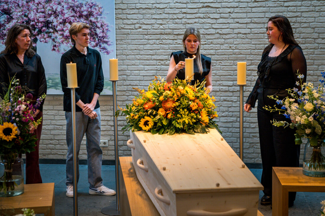 Zoveel jonge gezichten: het afscheid van Jos
